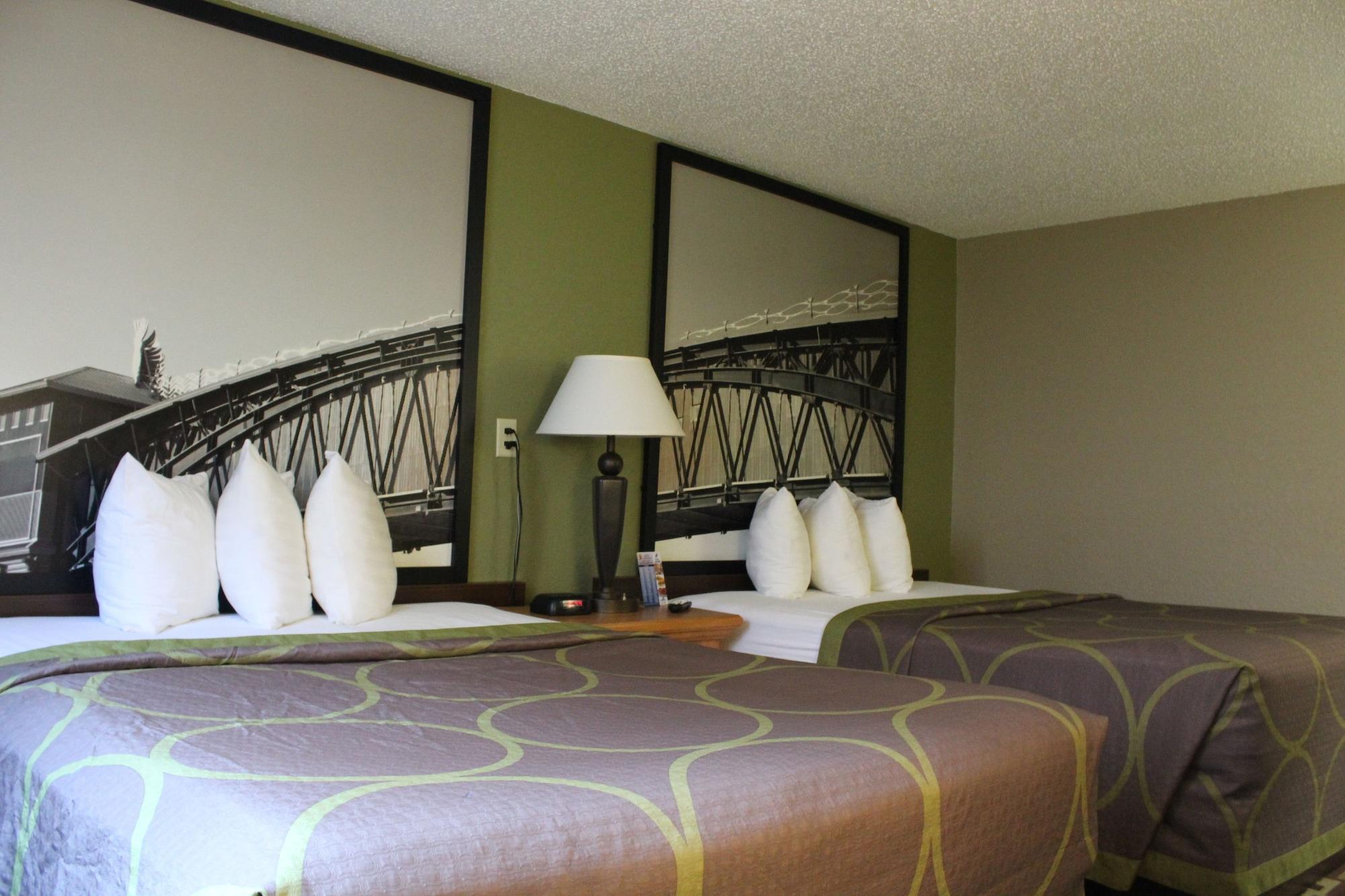 ซูเปอร์ 8 บาย วินด์แฮม เคิร์นนีย์ Motel ภายนอก รูปภาพ