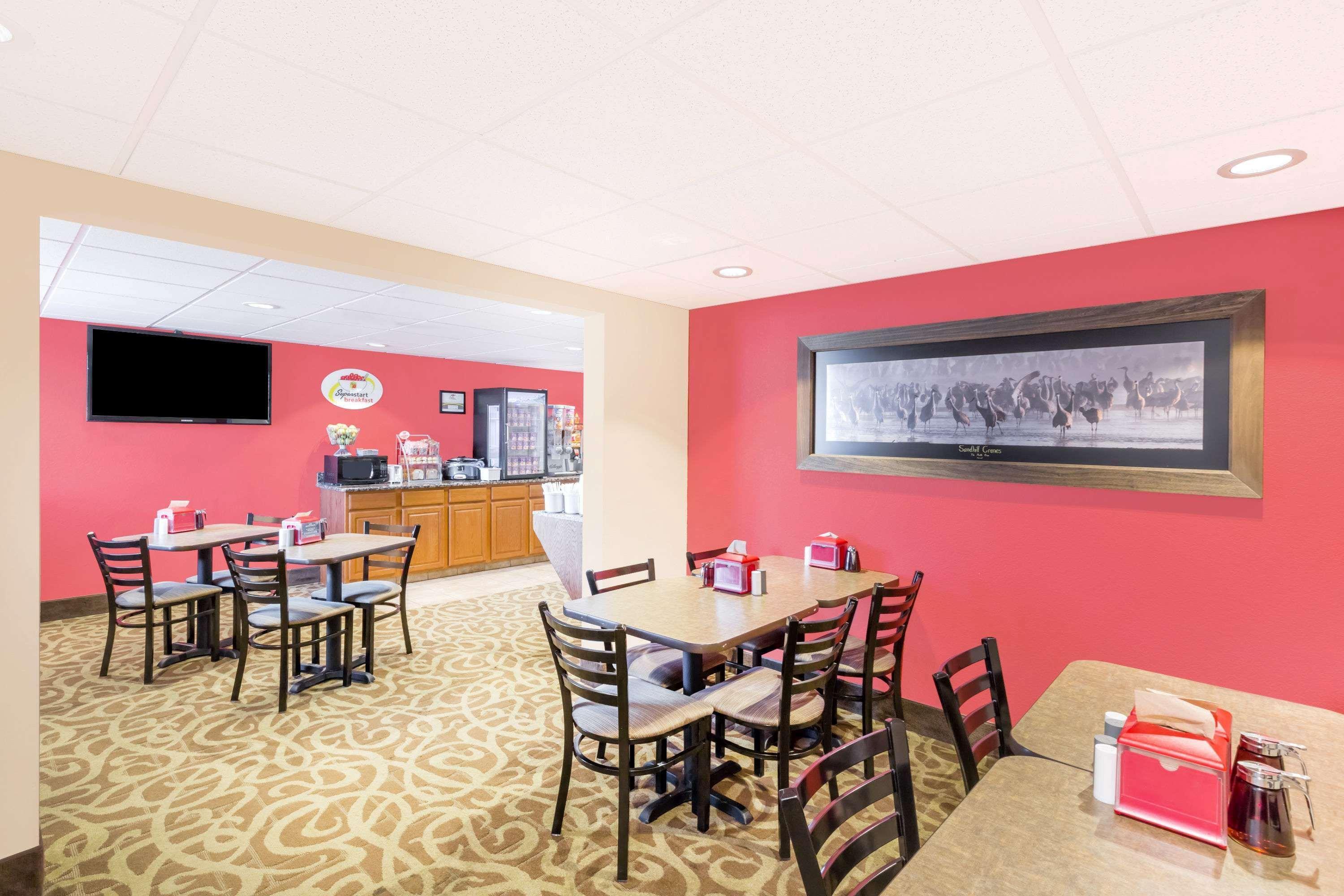 ซูเปอร์ 8 บาย วินด์แฮม เคิร์นนีย์ Motel ภายนอก รูปภาพ