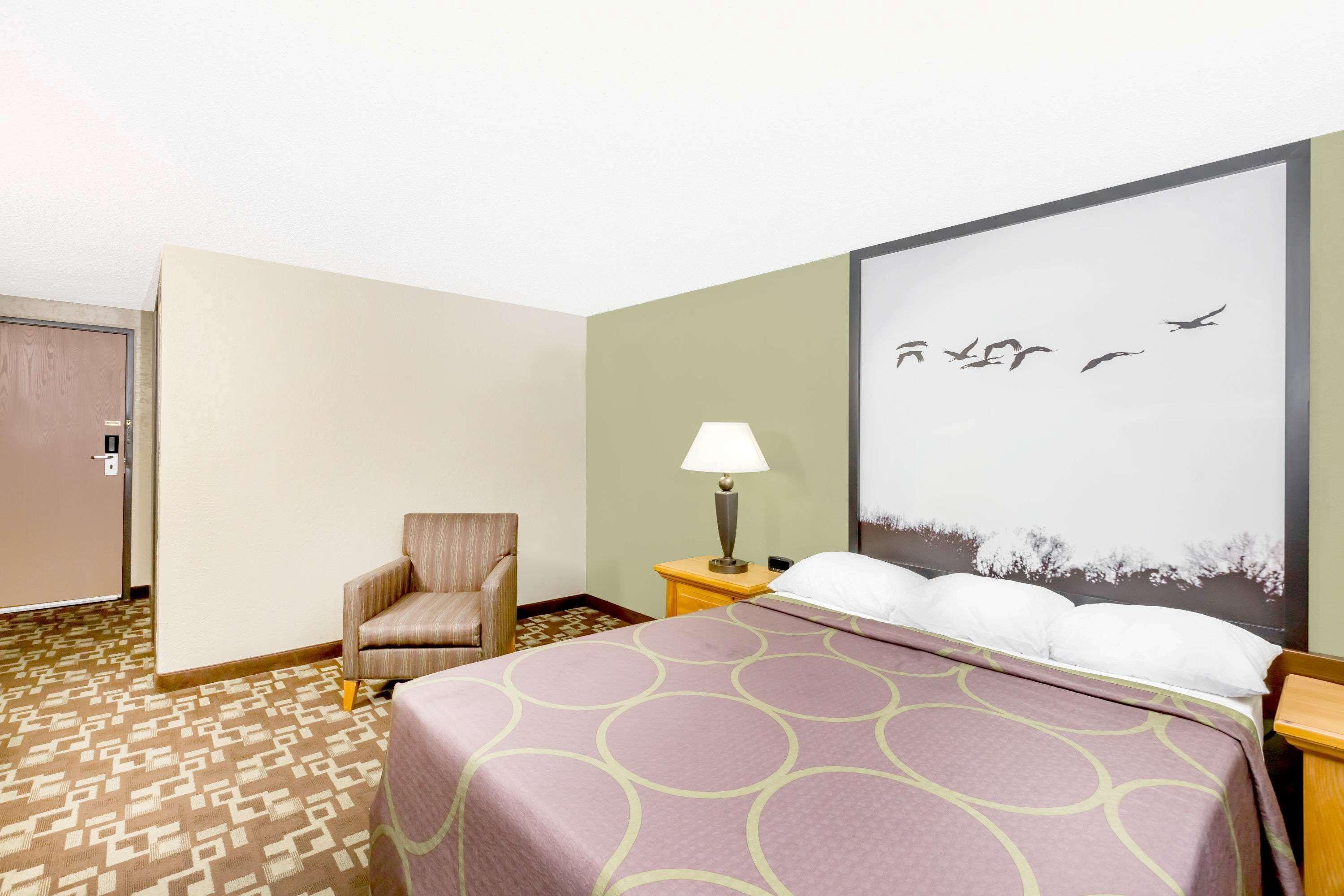 ซูเปอร์ 8 บาย วินด์แฮม เคิร์นนีย์ Motel ภายนอก รูปภาพ