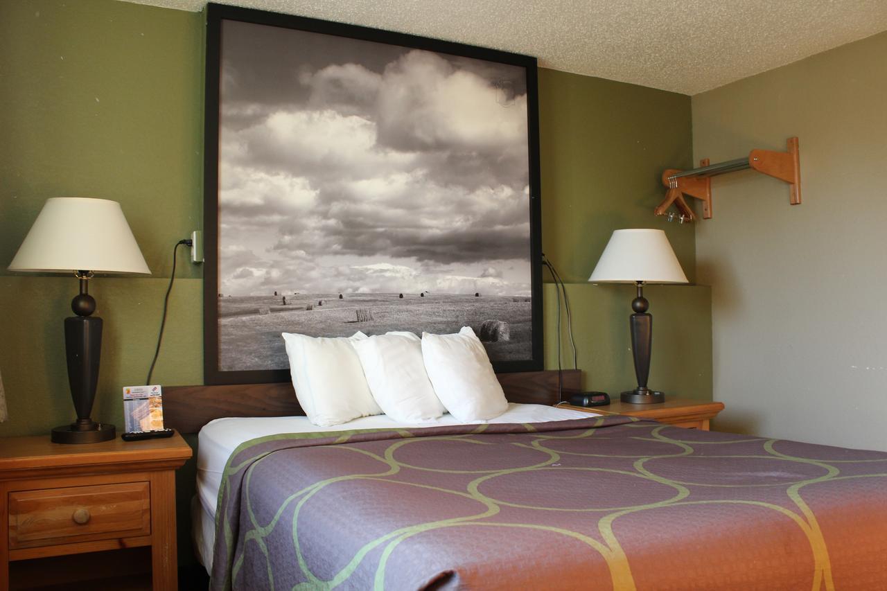 ซูเปอร์ 8 บาย วินด์แฮม เคิร์นนีย์ Motel ภายนอก รูปภาพ